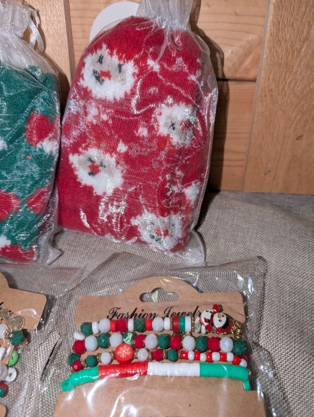 Christmas 6 Piece Bundle Set! Bracelets & Socks!   🌲ALL NEW🌲